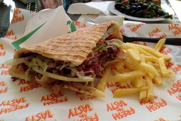 Bánh mì kẹp Doner Kebab Thổ Nhĩ Kỳ chuẩn vị
