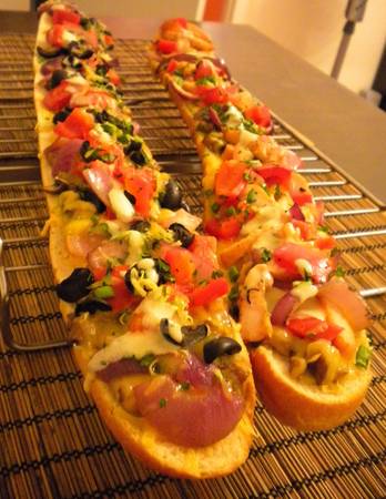 Bánh mì kẹp nướng Zapiekanka của Ba Lan