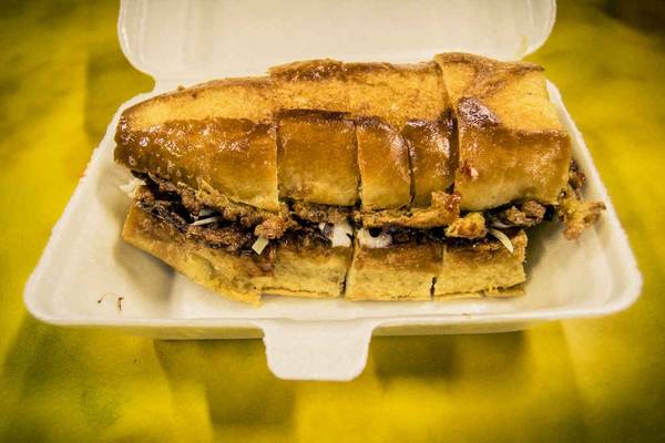 Bánh mì kẹp trứng Roti John Malaysia cực cuốn
