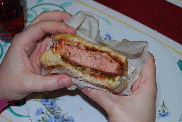 Bánh mì kẹp Porilainen độc đáo vùng Phần Lan