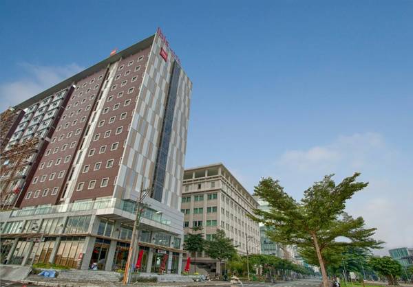 Khách sạn Ibis Saigon South view từ bên ngoài