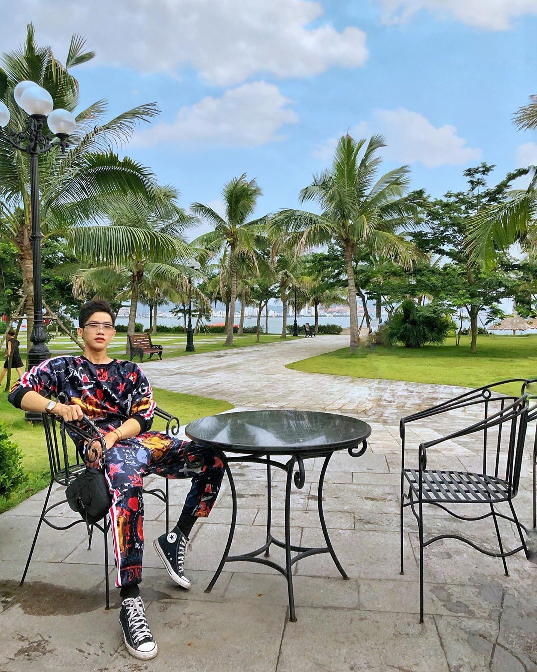Khuôn viên xanh mát Paradise Suites Hạ Long
