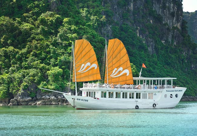 Du thuyền Paradise Explorer tại Vịnh Hạ Long