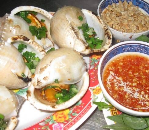 Ẩm thực Sài Gòn - Ốc tỏi nướng mỡ hành - iVIVU.com Ẩm thực Sài Gòn - Ốc tỏi nướng mỡ hành - iVIVU.com