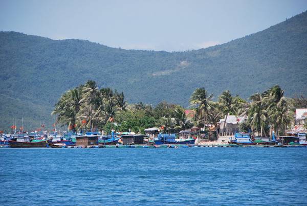 Làng chài Đầm Môn. Ảnh: dulich24