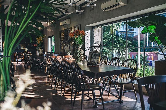 3-cua-hang-bistro-o-sai-gon-du-cac-tieu-chuan-ngon-dep-am-cung-va-gia-hop-ly-ivivu-2