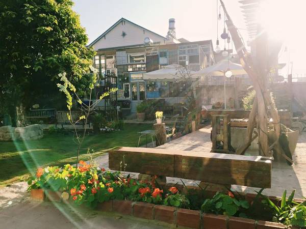 Không gian phòng ngủ tinh tế tại Là Nhà Homestay