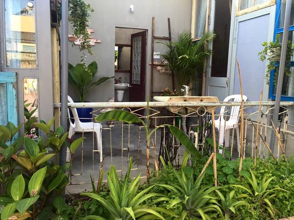 Góc nhỏ thưởng trà yên tĩnh tại Là Nhà