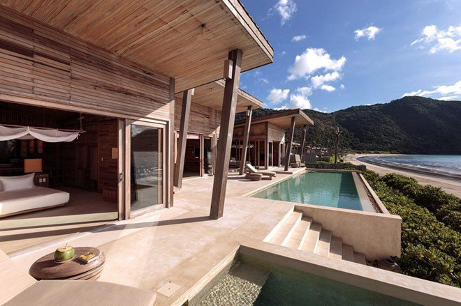 Biệt thự hướng biển tại Six Senses Côn Đảo với bể bơi riêng và nội thất gỗ sang trọng