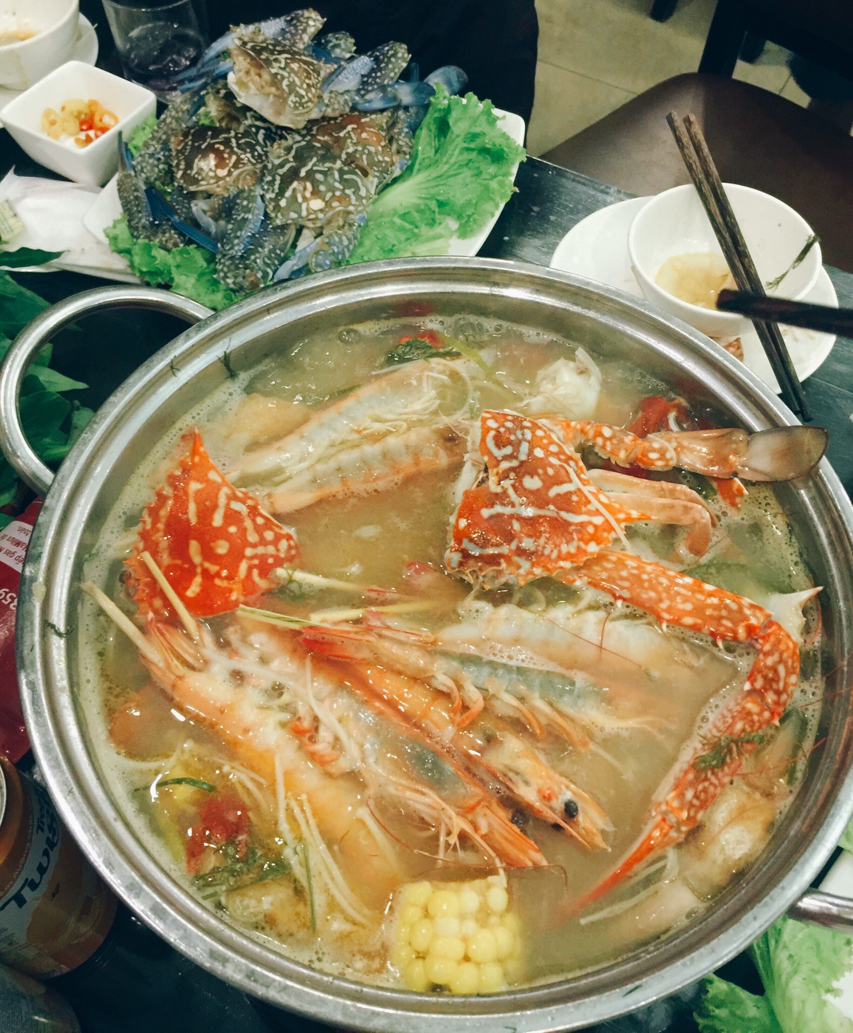 Chợ đêm Hạ Long nhộn nhịp