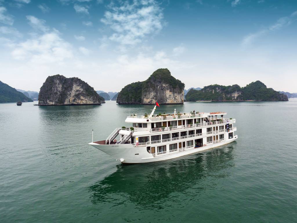 Du thuyền ngắm vịnh Hạ Long