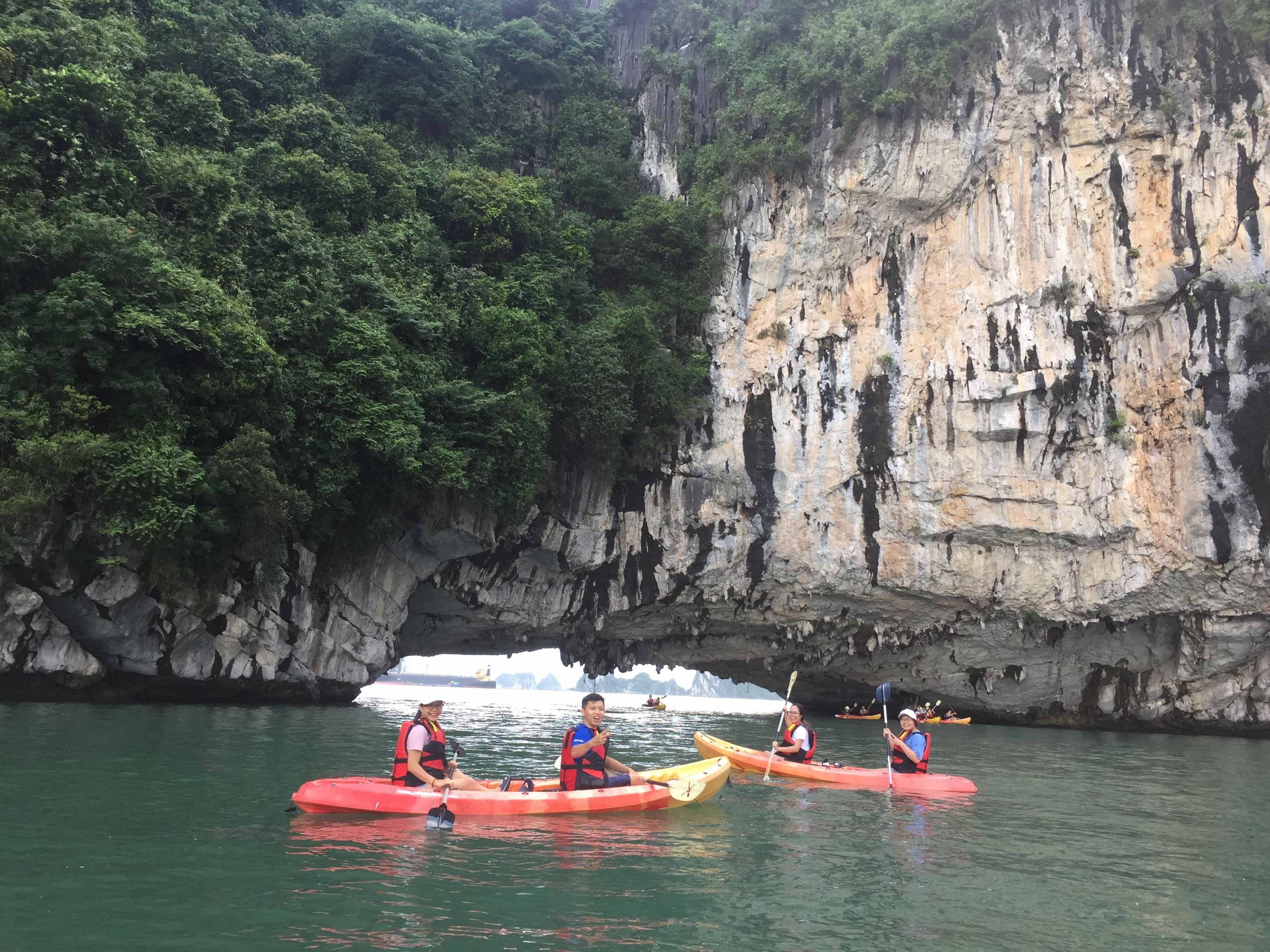 Làng chài Vung Viêng vịnh Hạ Long
