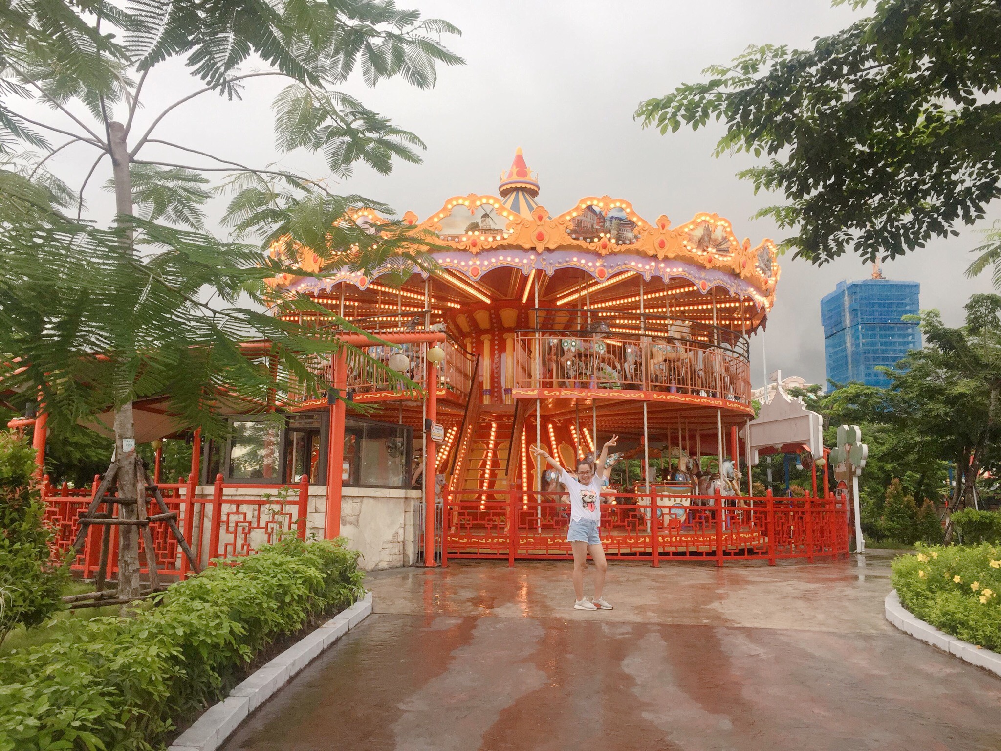 View 360 độ từ Vinpearl nhìn ra vịnh Hạ Long