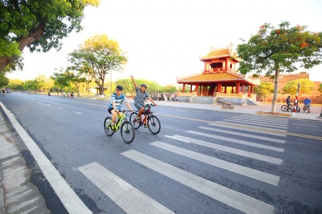 Đạp xe khám phá. Ảnh: VnExpress.