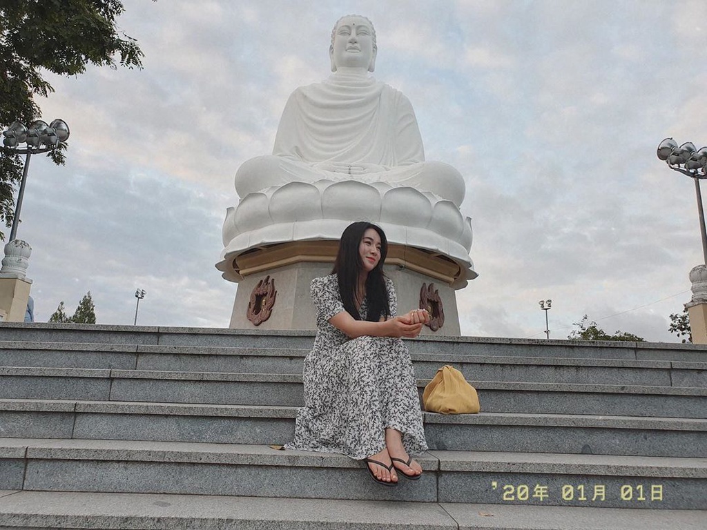 Tượng Phật Trắng uy nghi tại chùa ở Khánh Hòa