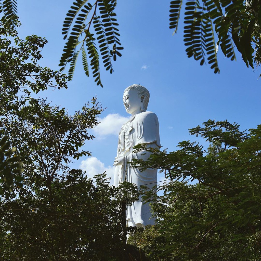 Cảnh quan thiên nhiên quanh chùa ở Khánh Hòa