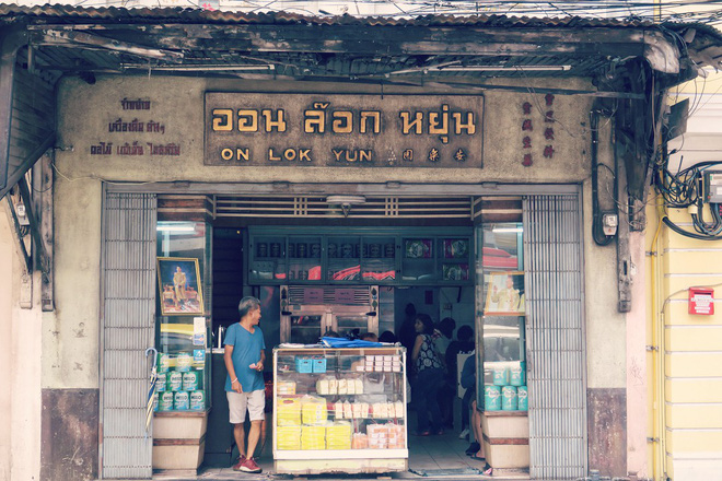 Không gian quán ăn Bangkok On Lok Yun