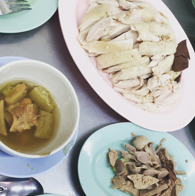 Nước sốt đặc trưng quán ăn Bangkok Go Ang Pratunam
