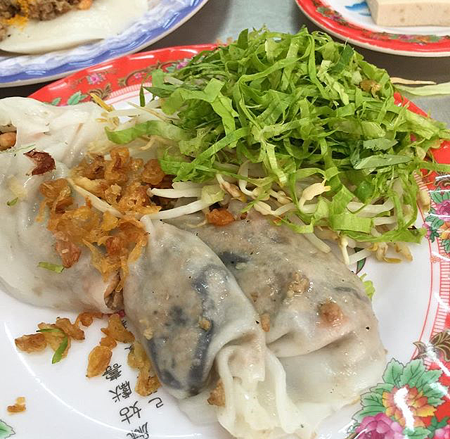 Dĩa bánh cuốn Hải Nam Sài Gòn đầy đặn