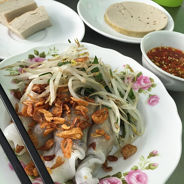 Bánh cuốn Tây Hồ Sài Gòn với lớp nhân lấn át bột