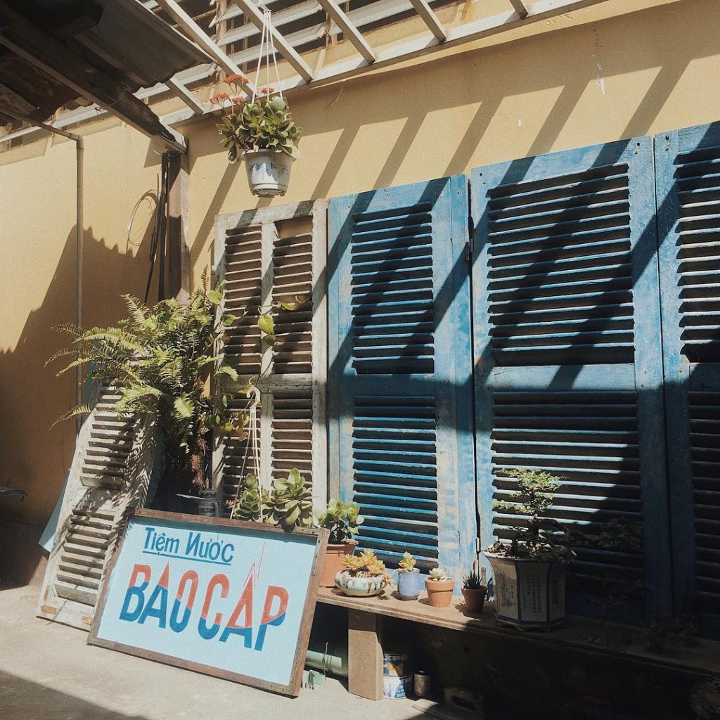 Không gian quán cafe hoài cổ Đà Nẵng tại Tiệm Nước Bao Cấp