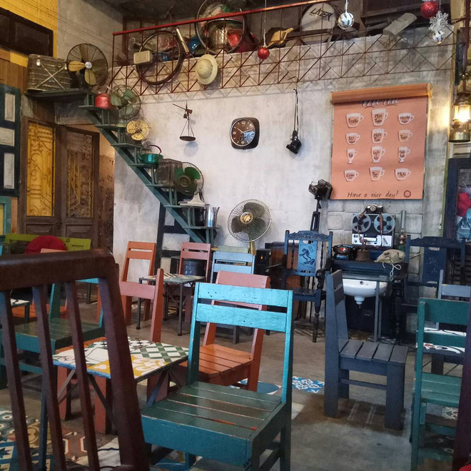 Không gian cổ điển tại Danang 1975 Coffee Đà Nẵng