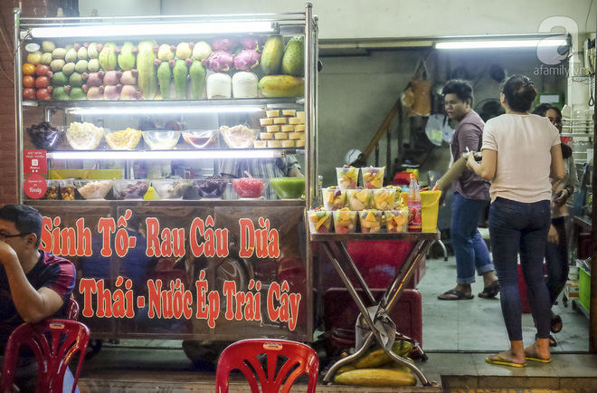 3-quan-che-banh-ban-den-rat-khuya-cho-nhung-nguoi-hao-ngot-lai-me-an-dem-o-sai-gon-ivivu-10 3-quan-che-banh-ban-den-rat-khuya-cho-nhung-nguoi-hao-ngot-lai-me-an-dem-o-sai-gon-ivivu-10