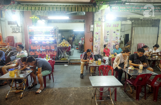 3-quan-che-banh-ban-den-rat-khuya-cho-nhung-nguoi-hao-ngot-lai-me-an-dem-o-sai-gon-ivivu-8 3-quan-che-banh-ban-den-rat-khuya-cho-nhung-nguoi-hao-ngot-lai-me-an-dem-o-sai-gon-ivivu-8