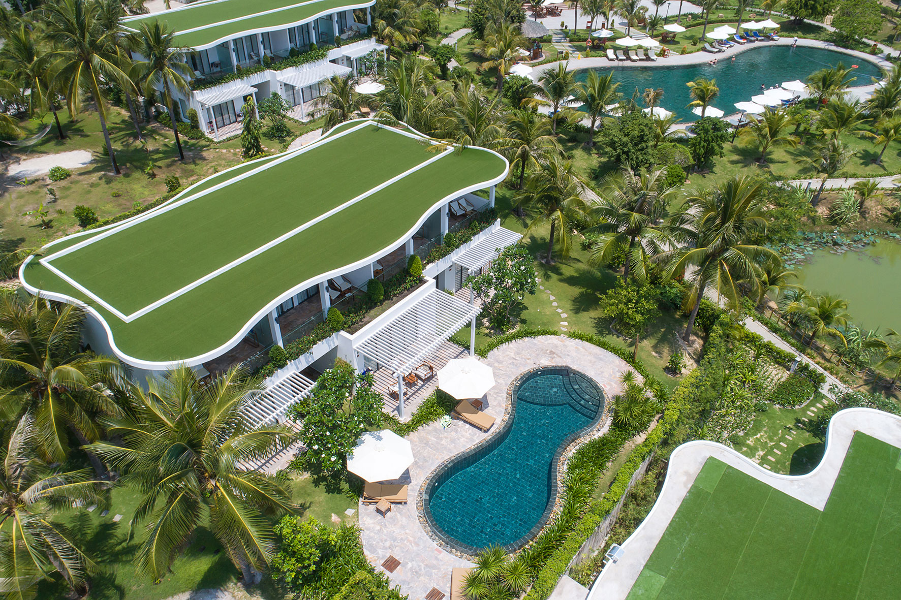 Phòng ngủ sang trọng hướng biển tại resort Cam Ranh