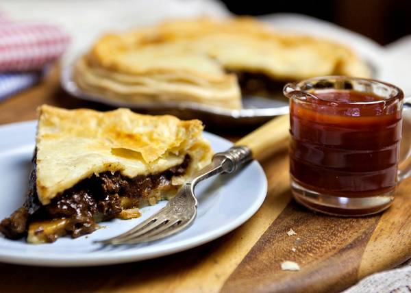 Bánh nướng nhân thịt - đặc sản thế giới của Australia