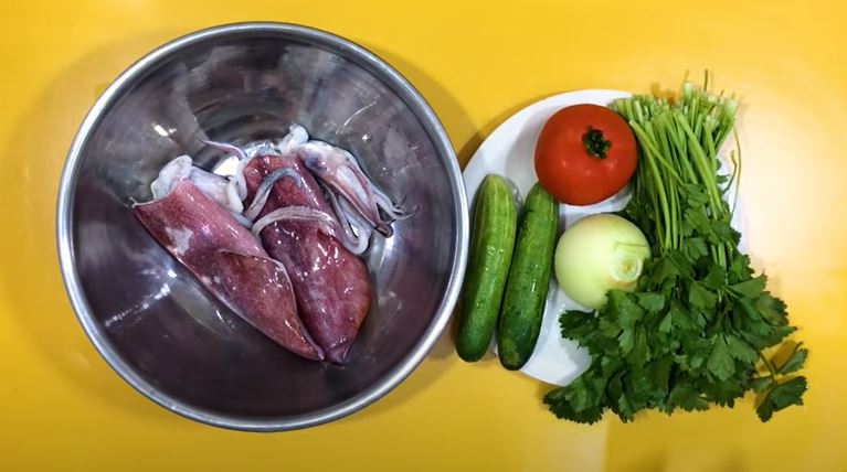 Nguyên liệu món mực xào rau củ tươi ngon Nguyên liệu món mực xào rau củ tươi ngon