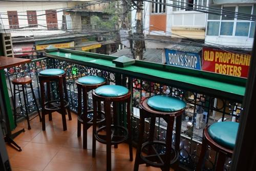Finnegan Irish quán bar phố cổ Hà Nội view đẹp