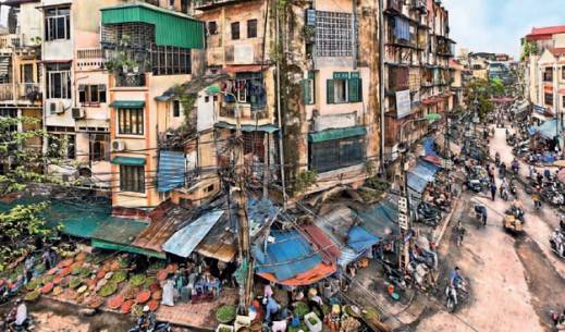 Phố cổ Hà Nội đông vui tấp nập du khách