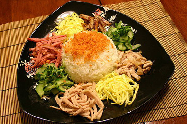 Cơm âm phủ Huế.
