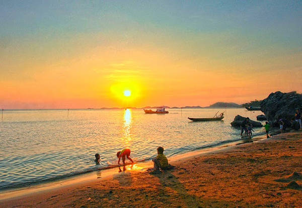 Hoàng hôn trên quần đảo Bà Lụa