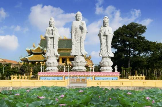 Chùa Đại Tòng Lâm khi khám phá Vũng Tàu bằng xe máy
