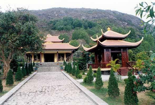 Thiền viện Chân Không khi khám phá Vũng Tàu bằng xe máy