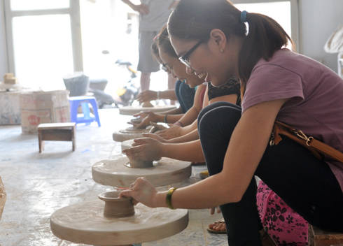 Trải nghiệm làm gốm độc đáo tại Làng gốm Bát Tràng
