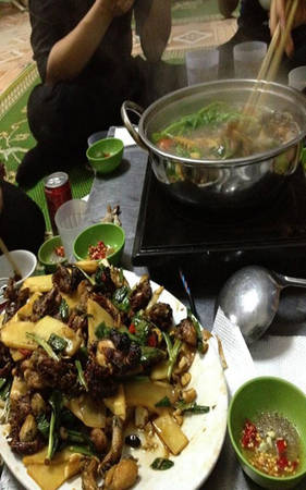 Lẩu ếch măng cay đậm đà tại quán lẩu ngon Hà Nội