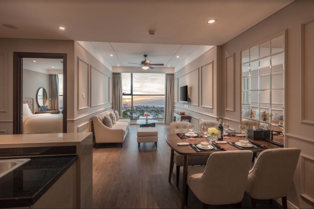 Phòng ngủ ấm cúng Altara Suites Đà Nẵng Phòng ngủ ấm cúng Altara Suites Đà Nẵng
