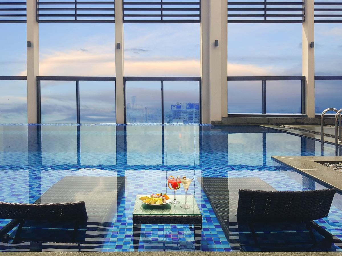 View biển từ bể bơi Altara Suites Đà Nẵng View biển từ bể bơi Altara Suites Đà Nẵng