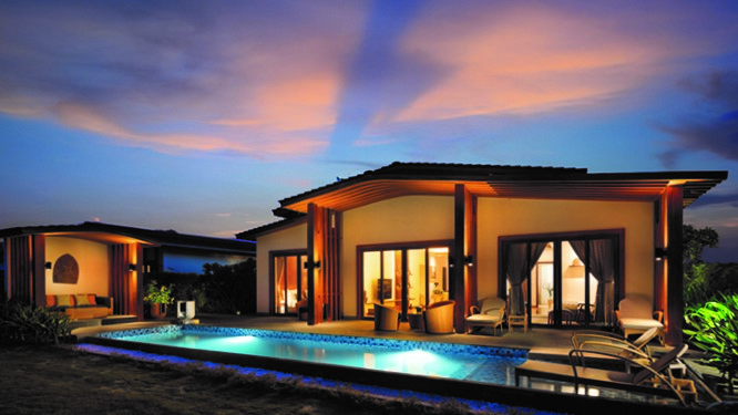 Không gian phòng khách hiện đại tại Movenpick Resort Cam Ranh