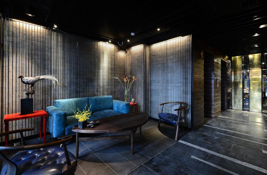 Không gian The Chi Boutique Hà Nội view phố cổ