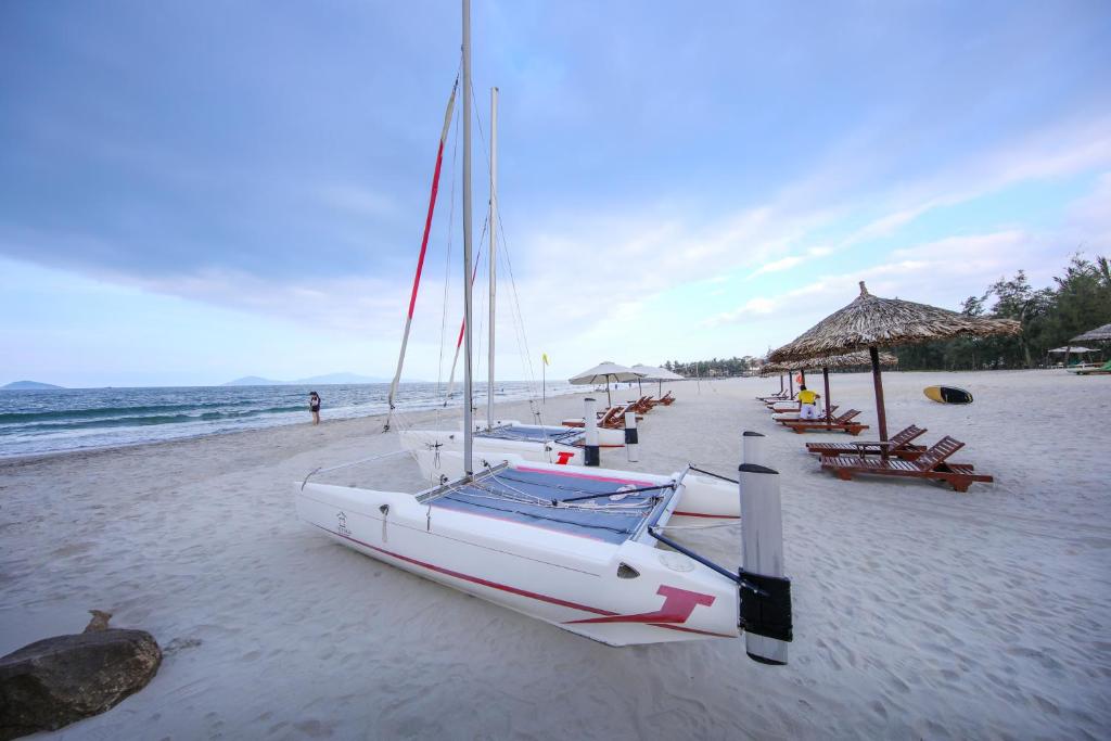 Thuyền buồm Catamaran