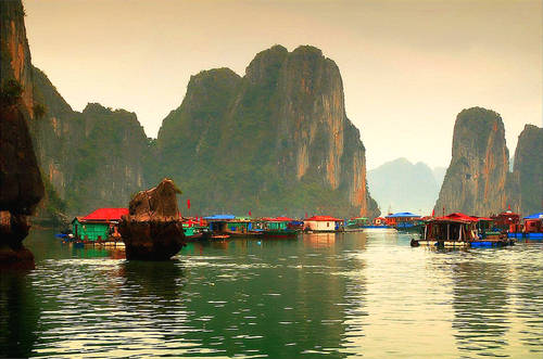 3thuong-ngon-vinh-ha-long-khi-xuan-ve