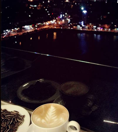 Đồ uống giá mềm tại quán cafe trên cao Hà Nội