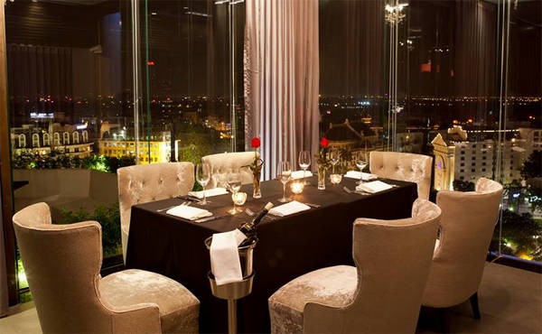 Tầm nhìn tuyệt đẹp từ quán cafe trên cao Hà Nội