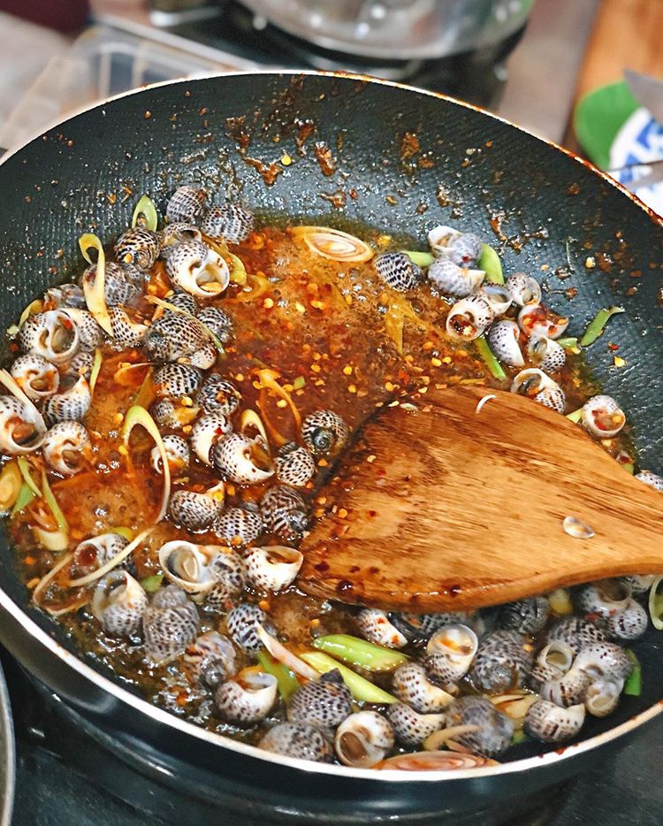 Món ốc ngựa xào bơ tỏi tại Sài Gòn ốc Quy Nhơn