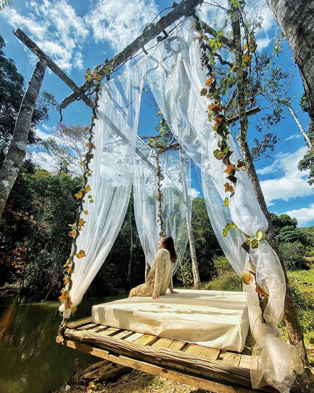Secret Garden điểm sống ảo Đà Lạt với hồ nước xanh ngắt