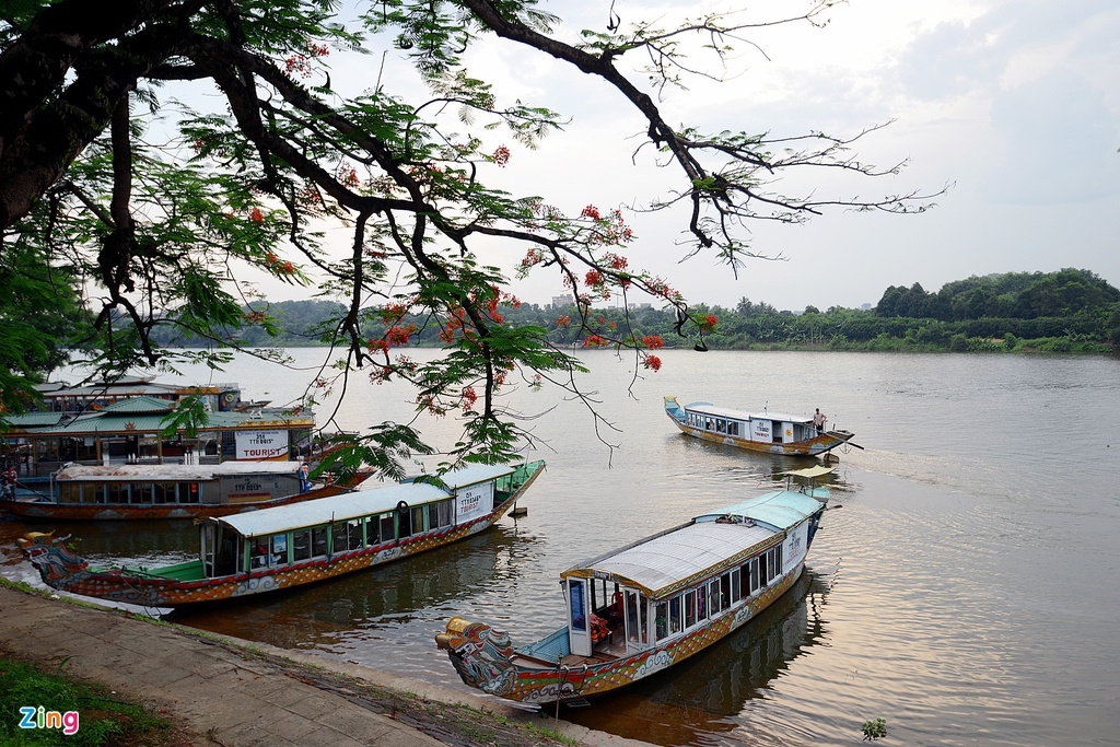 Bến thuyền chùa Thiên Mụ ngắm sông Hương hữu tình